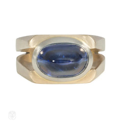 1980s sugarloaf sapphire and gold ring