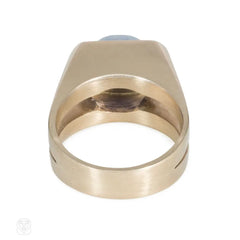 1980s sugarloaf sapphire and gold ring