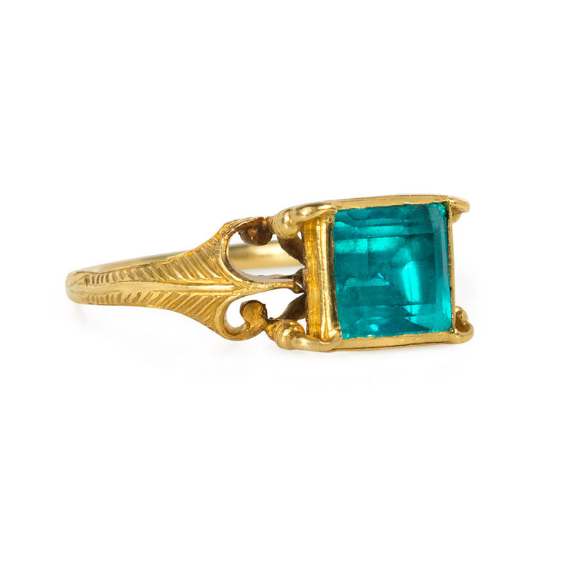 Antique gold and emerald ring