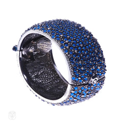 Cabochon blue crystal beaded bracelet in ruthenium-plated metal