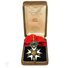 Early 20th century gold and enamel Légion d'honneur badge, Cartier case