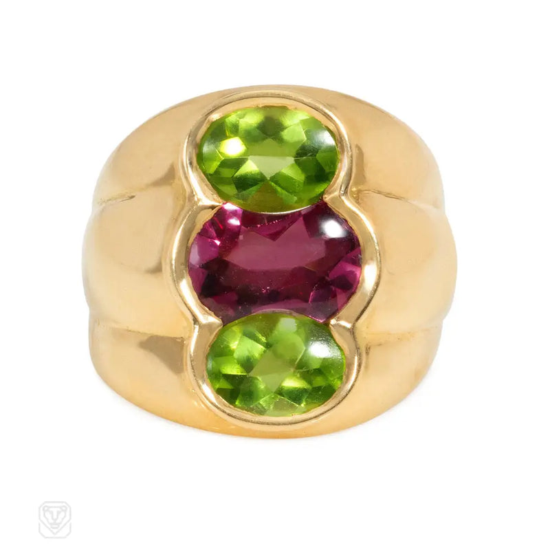 French buff-top amethyst and peridot cocktail ring