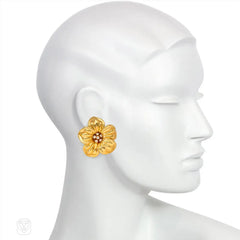 Gold flower earrings, Van Cleef and Arpels, Paris