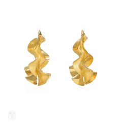 Gold ribbon hoop earrings
