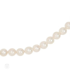 Light creamy Akoya pearl necklace