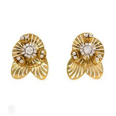 Retro gold and diamond openwork earrings